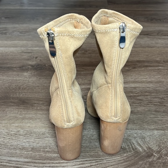 Steve Madden suede like tan boots with teak heel - Picture 4 of 8